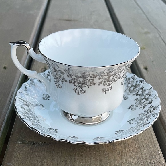 Royal Albert 25th Anniversary Series Bone China Cup and Saucer Set - Picture 7 of 14